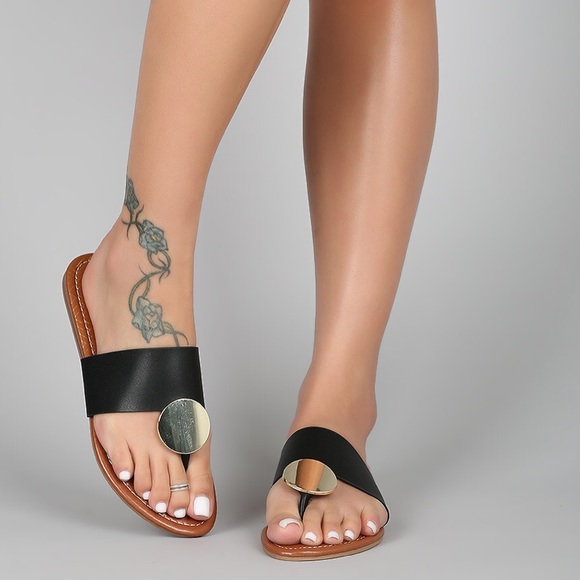 Shoes - 5⭐️BLACK THONG GOLD DISC SANDALS FLATS- Shoe